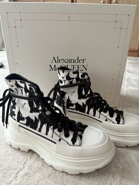 Alexander McQueen Black & White Lace-Up High-Top Platform Boots